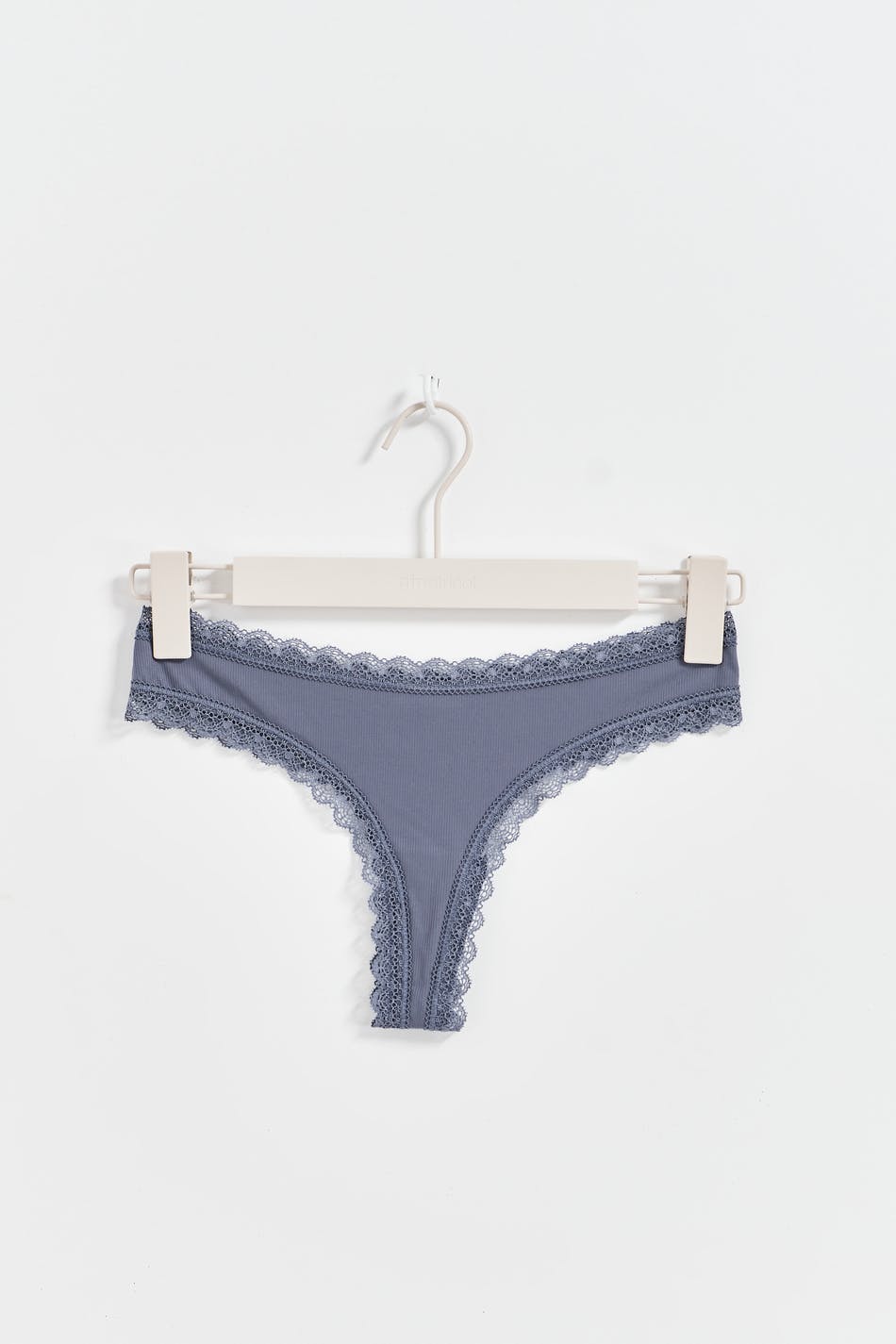 Rib string