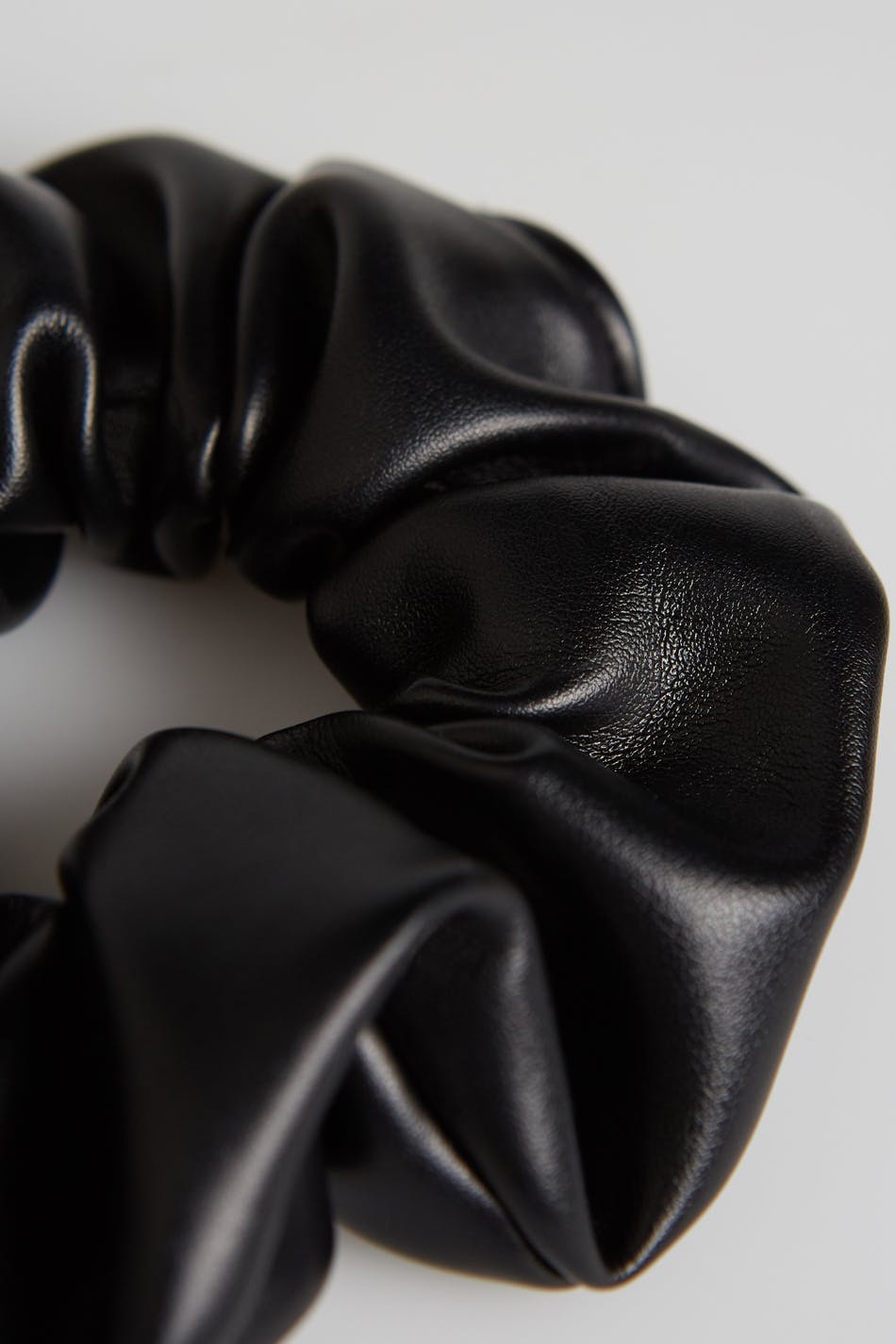 Emilia pu scrunchie