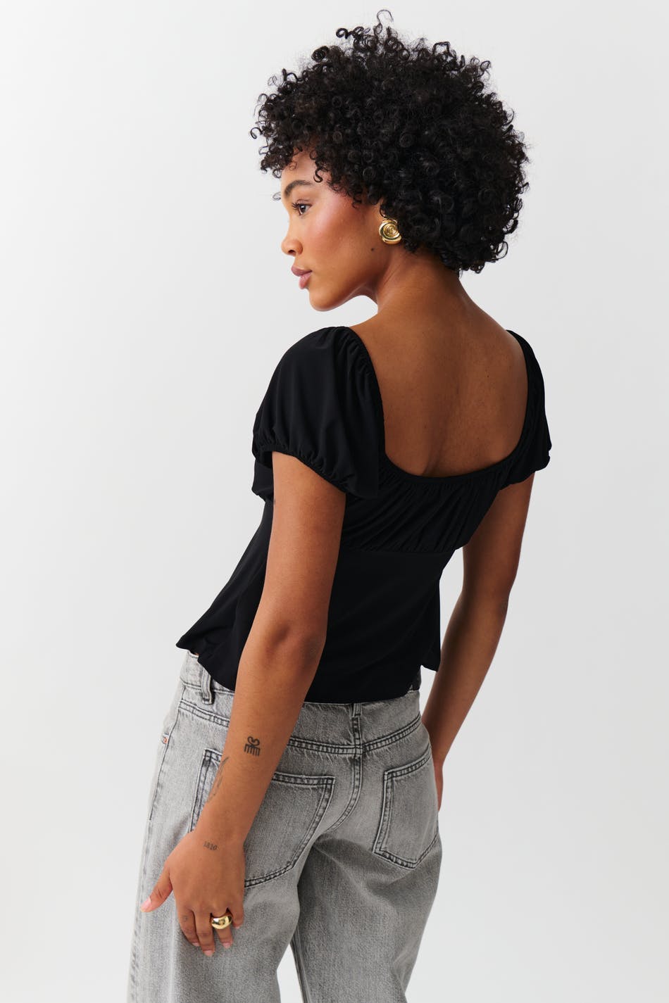 Tie top